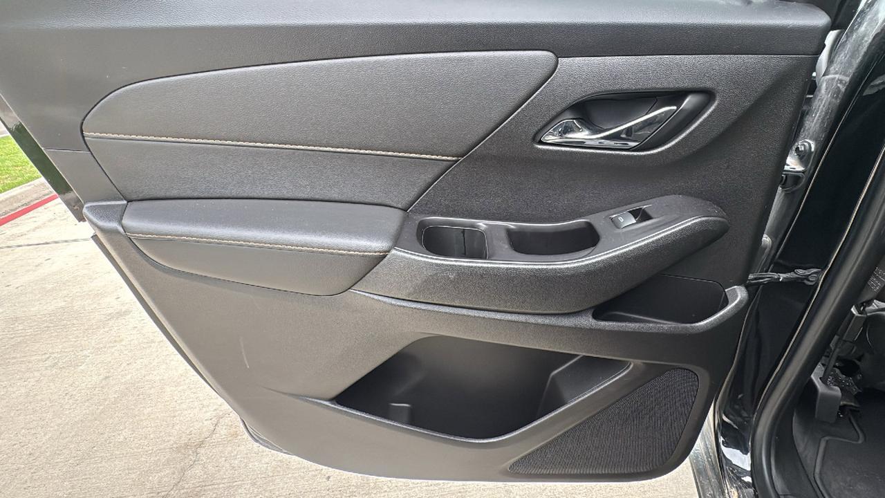 2020 Chevrolet Traverse LS  Selma TX