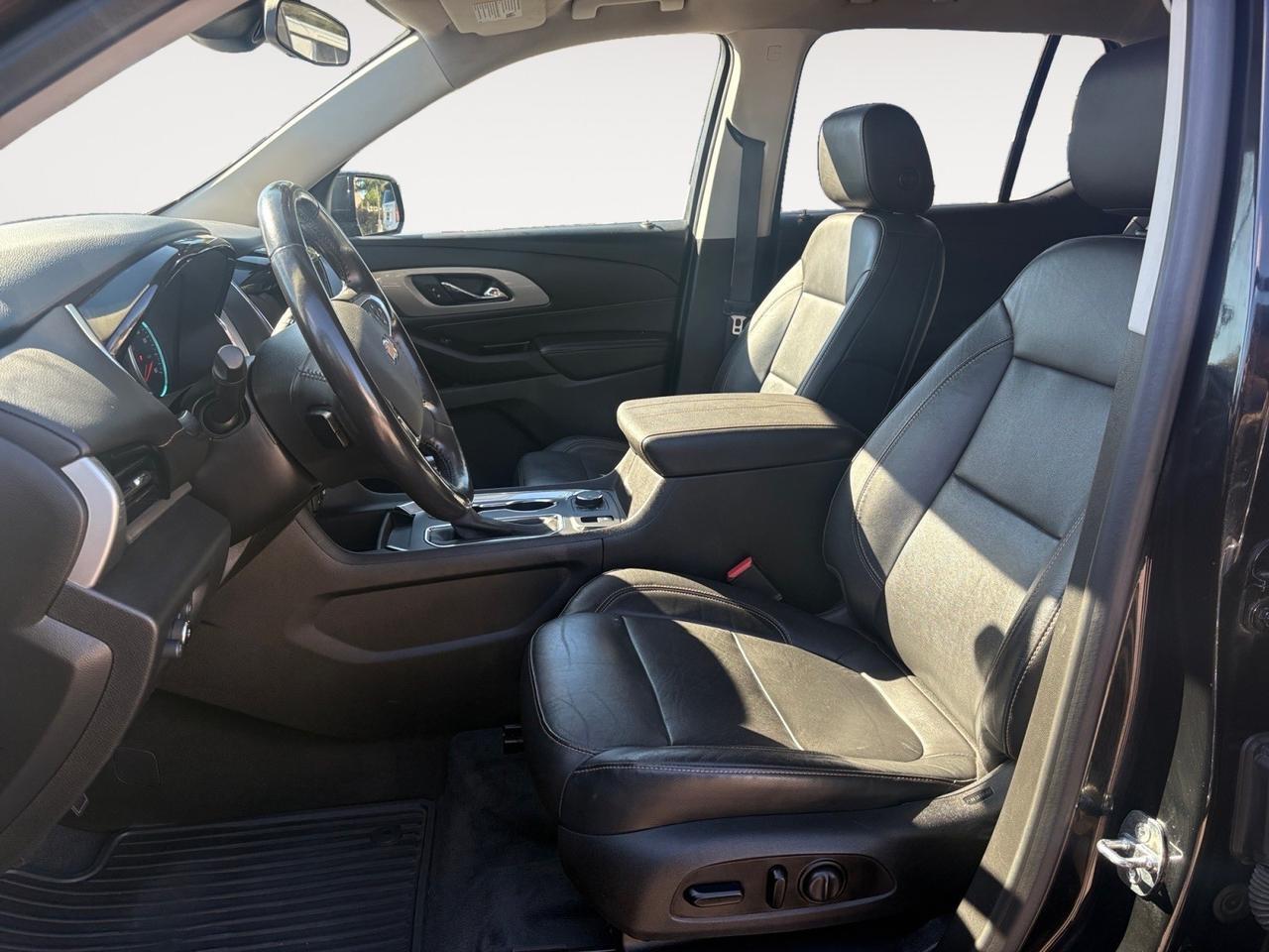 2020 Chevrolet Traverse LT Leather, LANE KEEP ASSIST, POWER LIFTGATE, BLIND SPOT ALERT, FORWARD COLLISION ALERT, SUNROOF, HEATED SEATS, APPLE CARPLAY/ANDROID AUTO, 3RD ROW SEATING, BACKUP CAMERA, ONLY 47K MILES, THIS SUV IS A STEAL! Virginia Beach VA