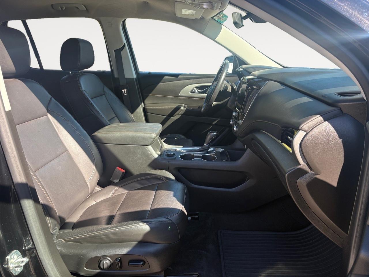 2020 Chevrolet Traverse LT Leather, LANE KEEP ASSIST, POWER LIFTGATE, BLIND SPOT ALERT, FORWARD COLLISION ALERT, SUNROOF, HEATED SEATS, APPLE CARPLAY/ANDROID AUTO, 3RD ROW SEATING, BACKUP CAMERA, ONLY 47K MILES, THIS SUV IS A STEAL! Virginia Beach VA