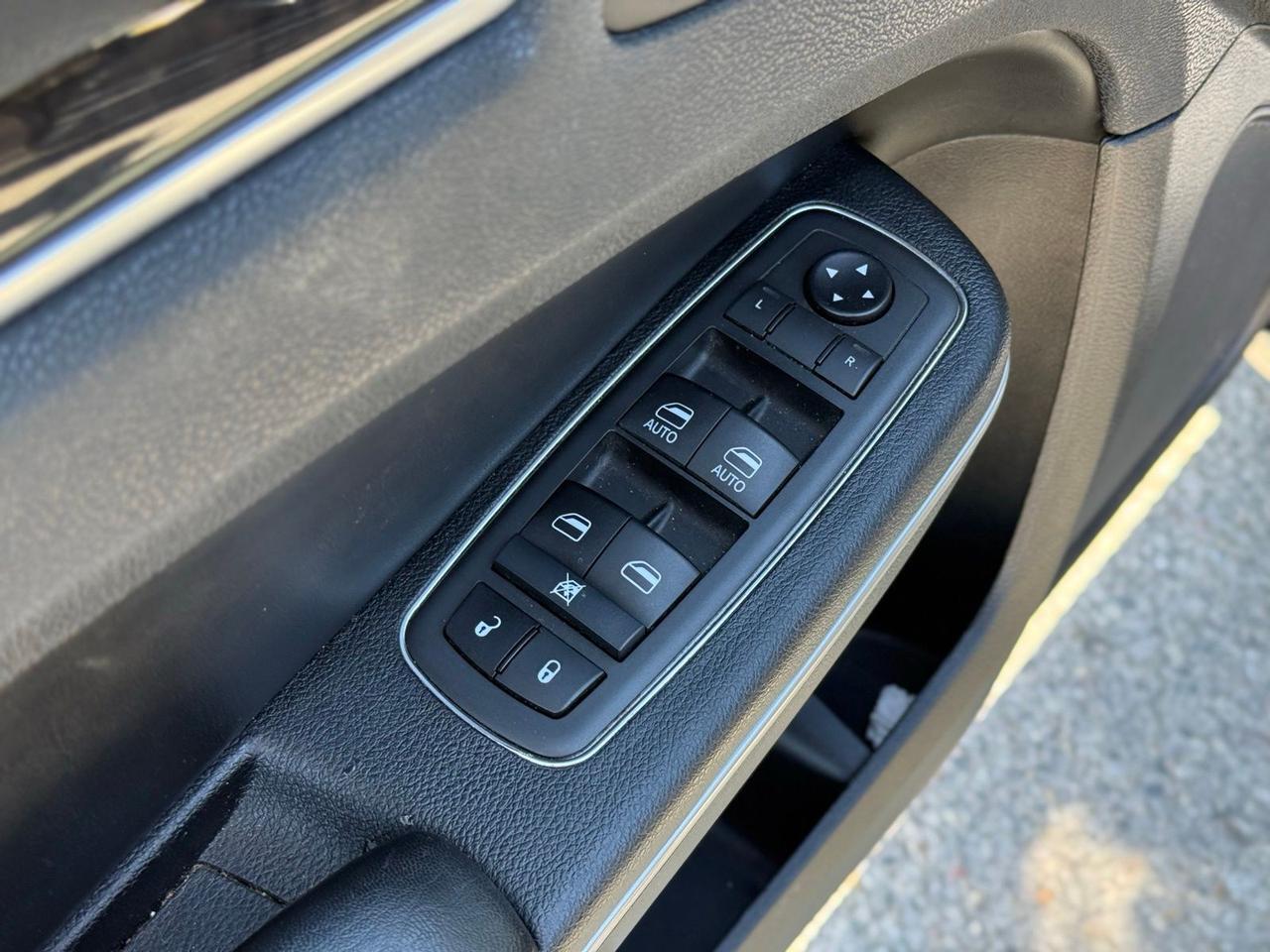 2020 Chrysler 300 Limited Crestwood KY