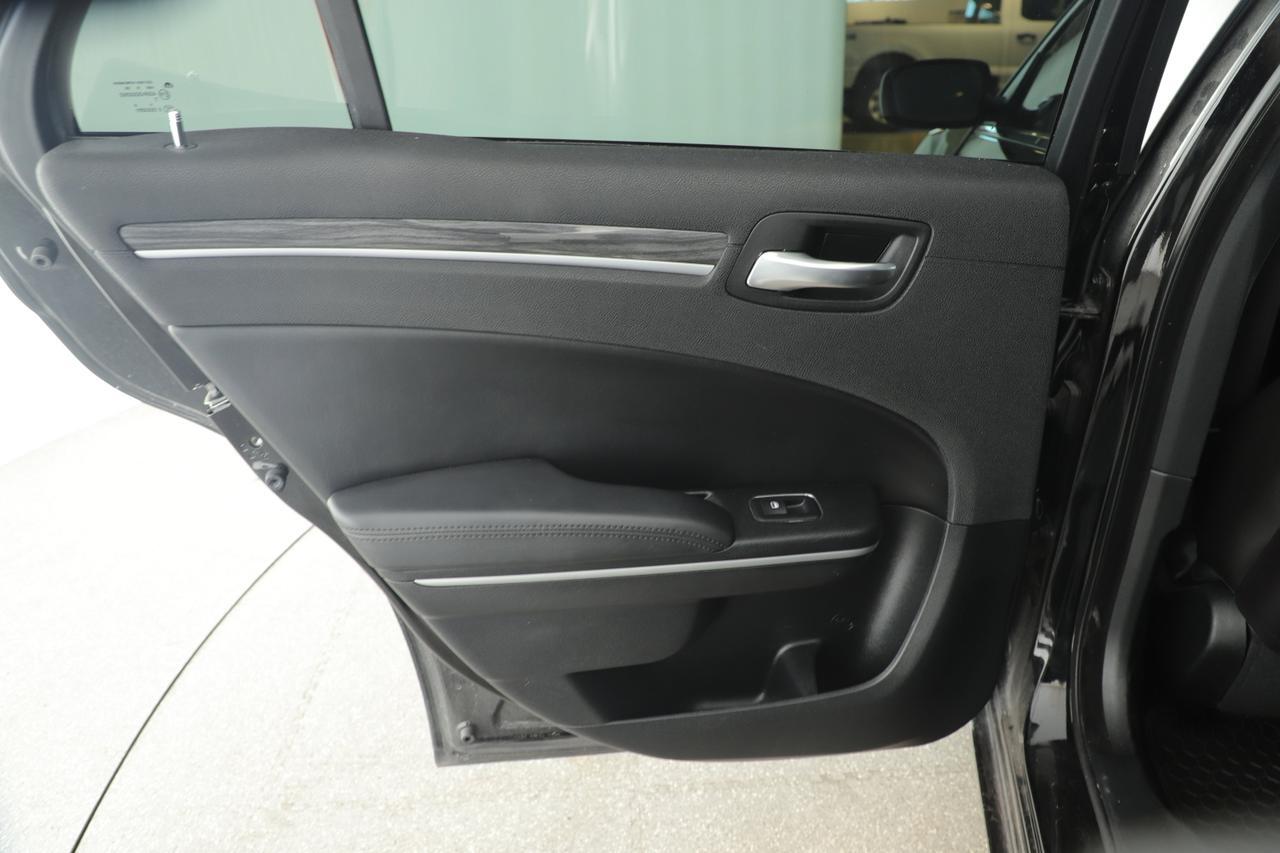 2020 Chrysler 300 Touring L