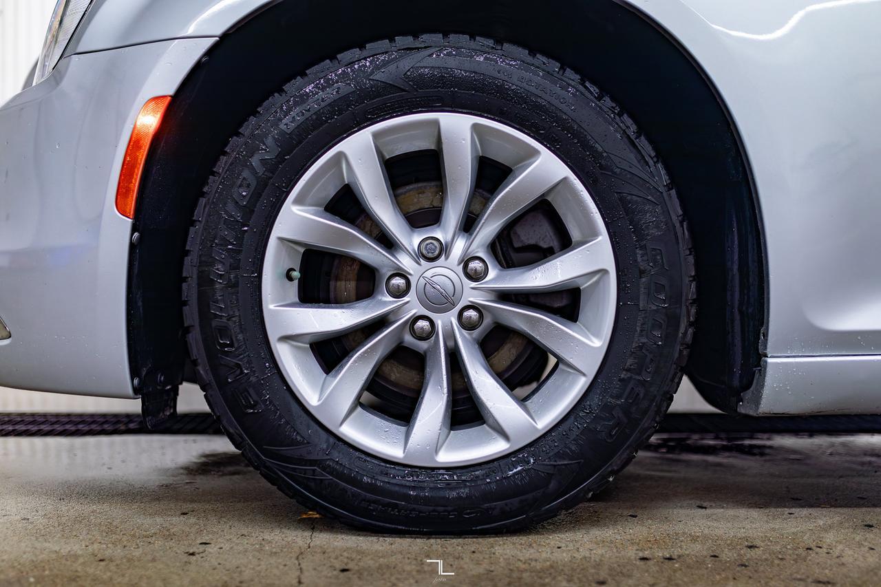 2020 Chrysler 300 Touring Leather Roof Nav BCam Red Deer AB