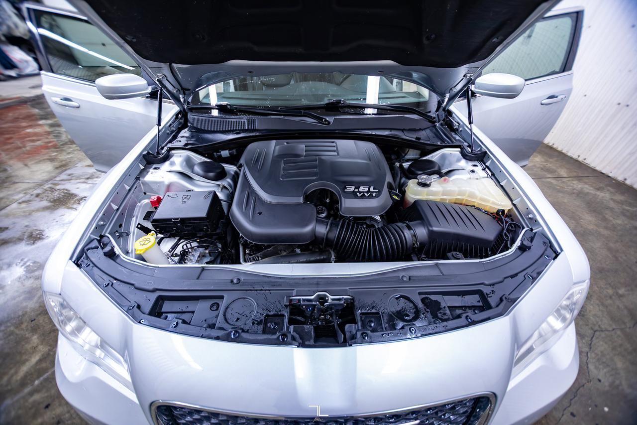 2020 Chrysler 300 Touring Leather Roof Nav BCam Red Deer AB