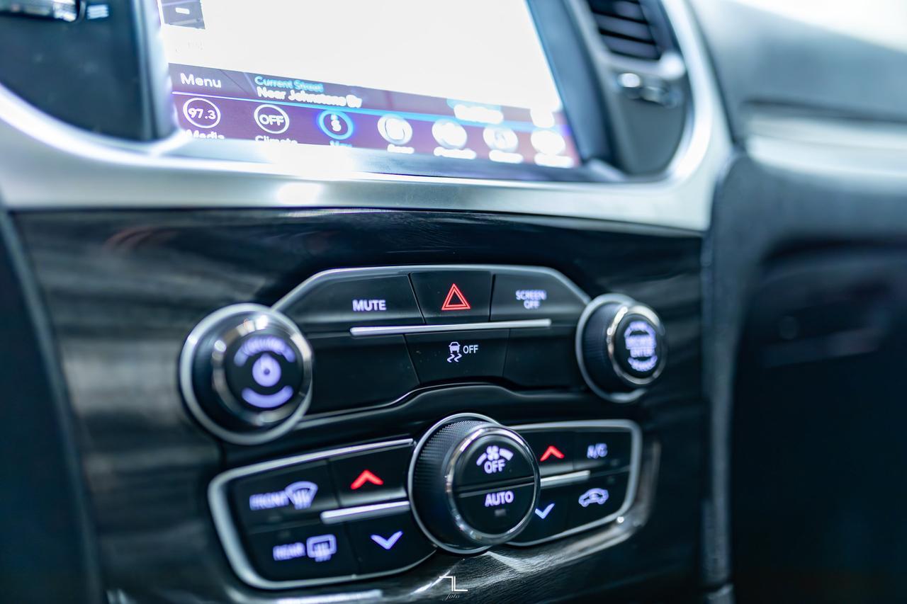 2020 Chrysler 300 Touring Leather Roof Nav BCam Red Deer AB