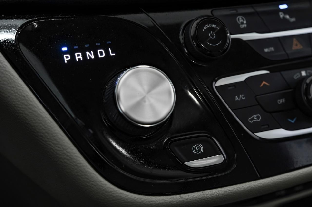 2020 Chrysler Pacifica LIMITED BLIND SPOT NAVIGATION PANORAMA LEATHER HEATED & COOLED S Carrollton TX