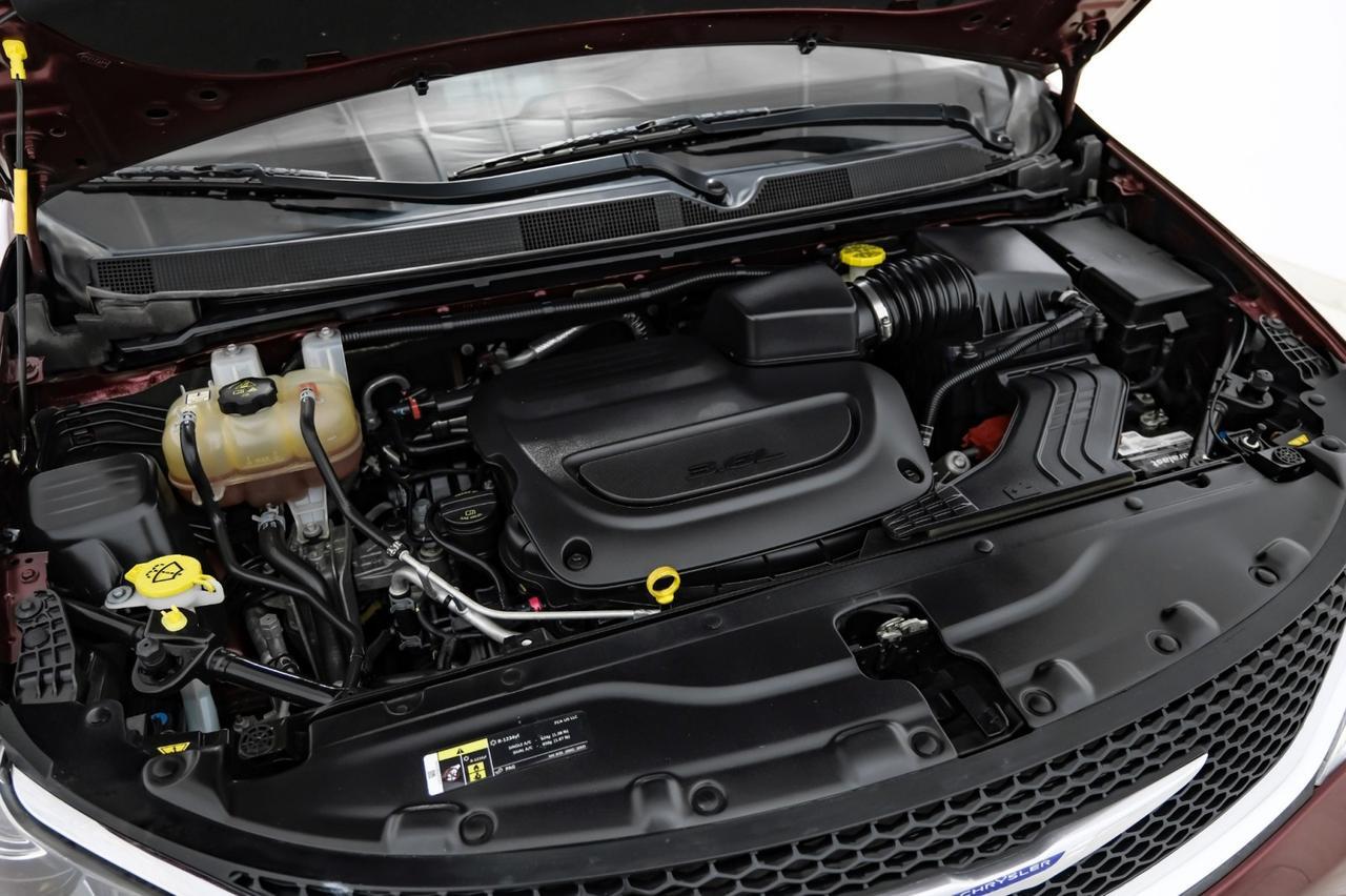 2020 Chrysler Pacifica LIMITED BLIND SPOT NAVIGATION PANORAMA LEATHER HEATED & COOLED SEATS REAR CAMERA Carrollton TX