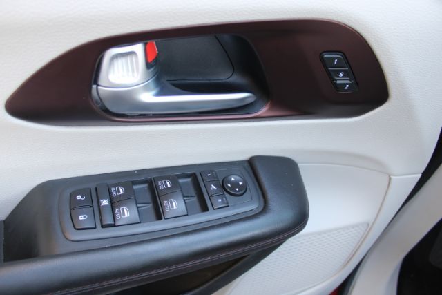 2020 Chrysler Pacifica Limited photo 7