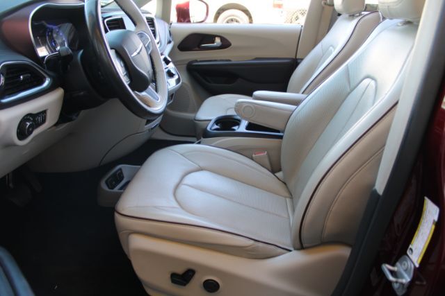 2020 Chrysler Pacifica Limited photo 8