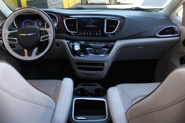 2020 Chrysler Pacifica Limited photo 14