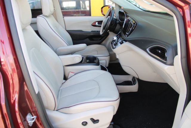 2020 Chrysler Pacifica Limited photo 11