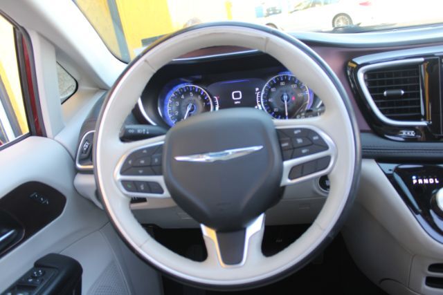 2020 Chrysler Pacifica Limited photo 15