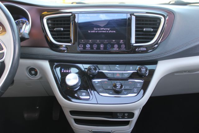 2020 Chrysler Pacifica Limited photo 16