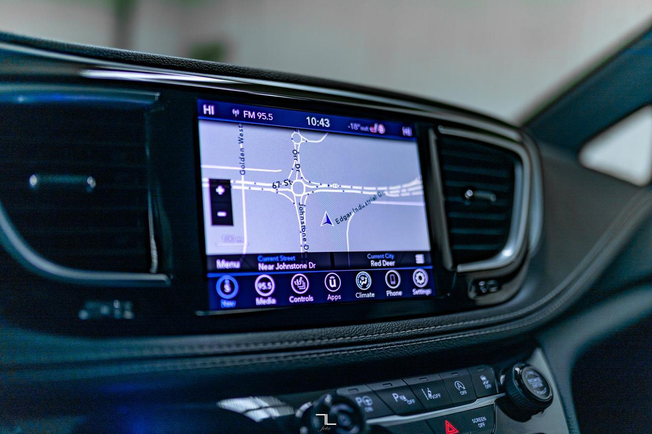 2020 Chrysler Pacifica Limited S Leather Nav BCam Red Deer AB