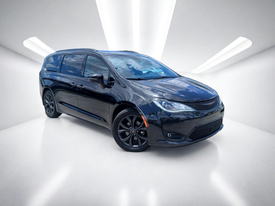 2020 Chrysler Pacifica Red S Minivan 4D