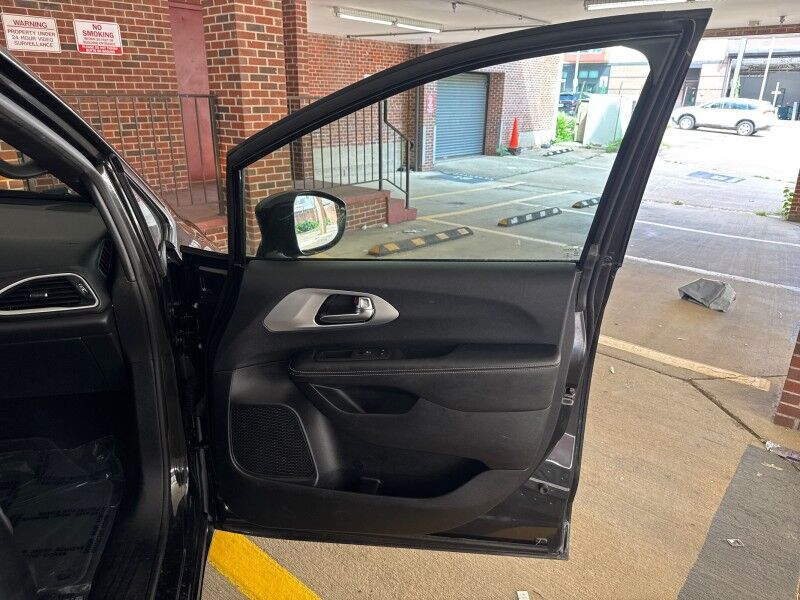 2020 Chrysler Pacifica Touring FWD Arlington VA