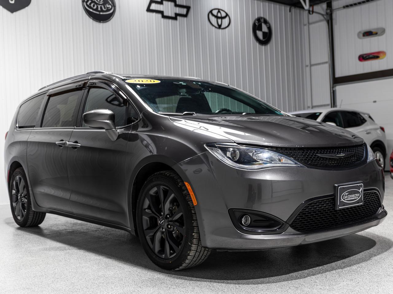 2020 Chrysler Pacifica Touring L 7-Passenger TV-DVD
