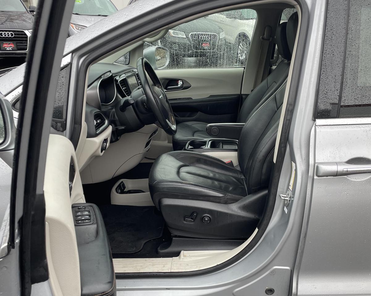 2020 Chrysler Pacifica Touring L Minivan 4D Port Orchard WA