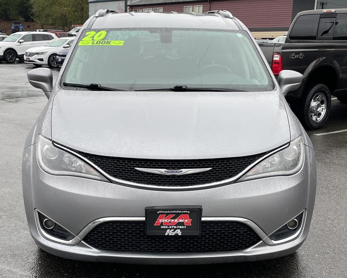 2020 Chrysler Pacifica Touring L Minivan 4D
