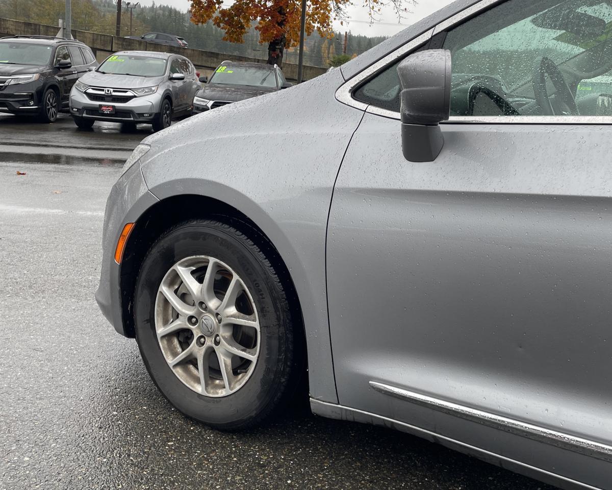 2020 Chrysler Pacifica Touring L Minivan 4D