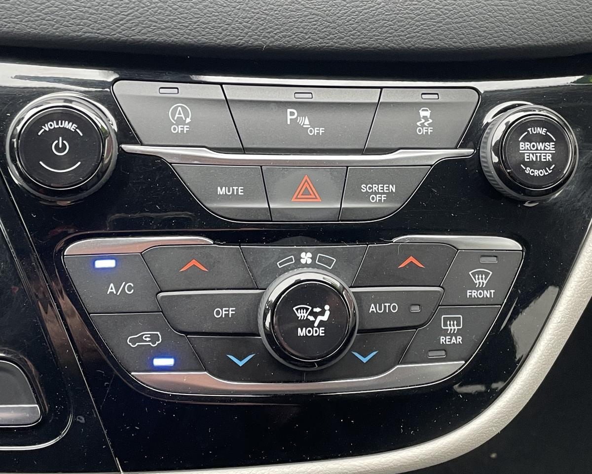 2020 Chrysler Pacifica Touring L Minivan 4D Port Orchard WA