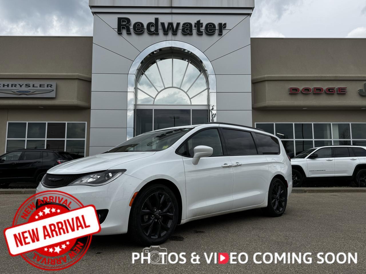 2020 Chrysler Pacifica Touring-L Plus | Front Seatback Touchscreens | Sunroof | NAV | Power Liftgate