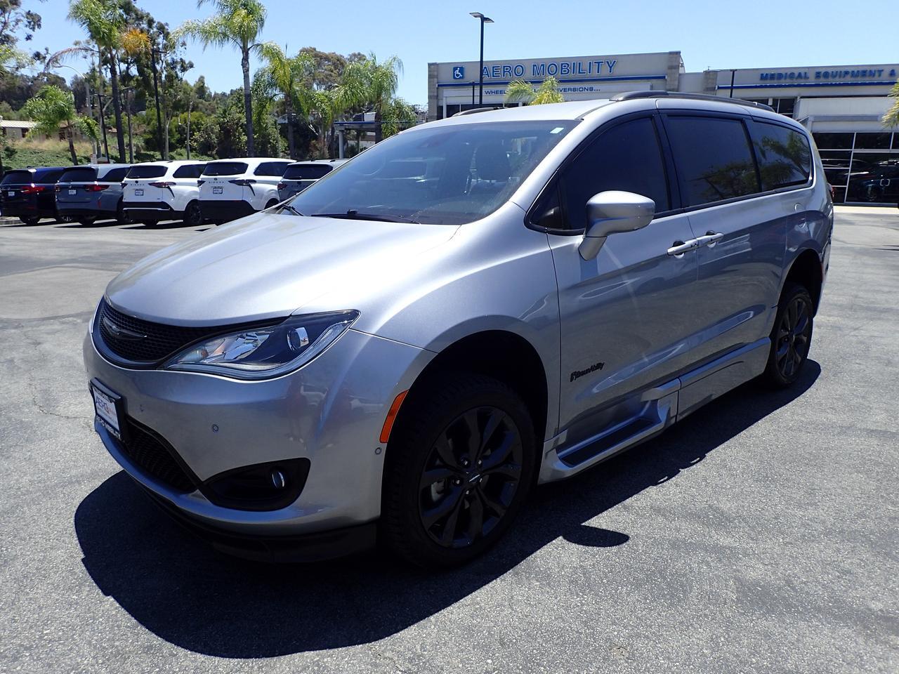 2020 Chrysler Pacifica Touring L-S