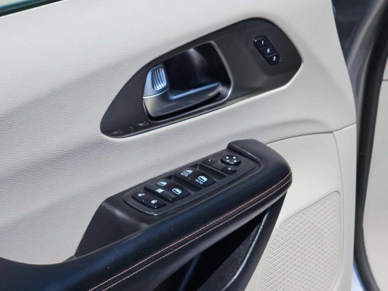 2020 Chrysler Pacifica Touring L Castroville TX