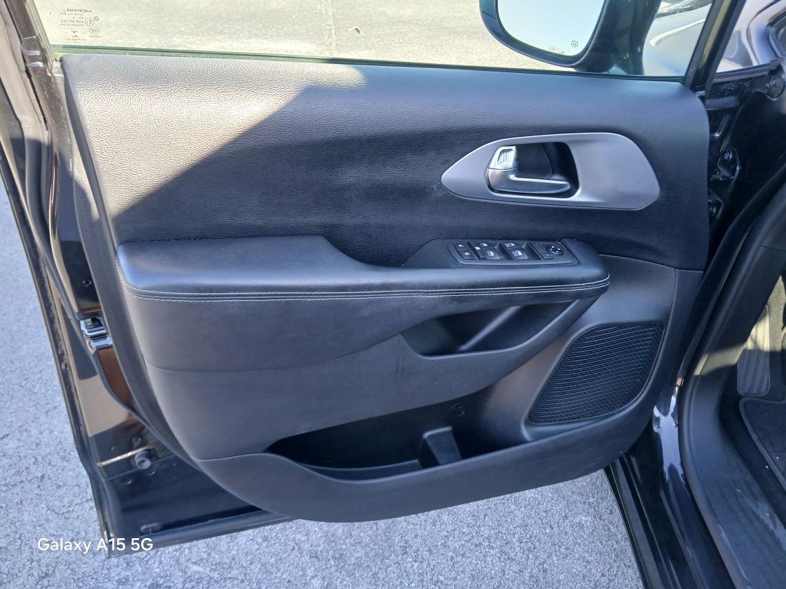 2020 Chrysler Pacifica Touring Minivan 4D Maitland FL