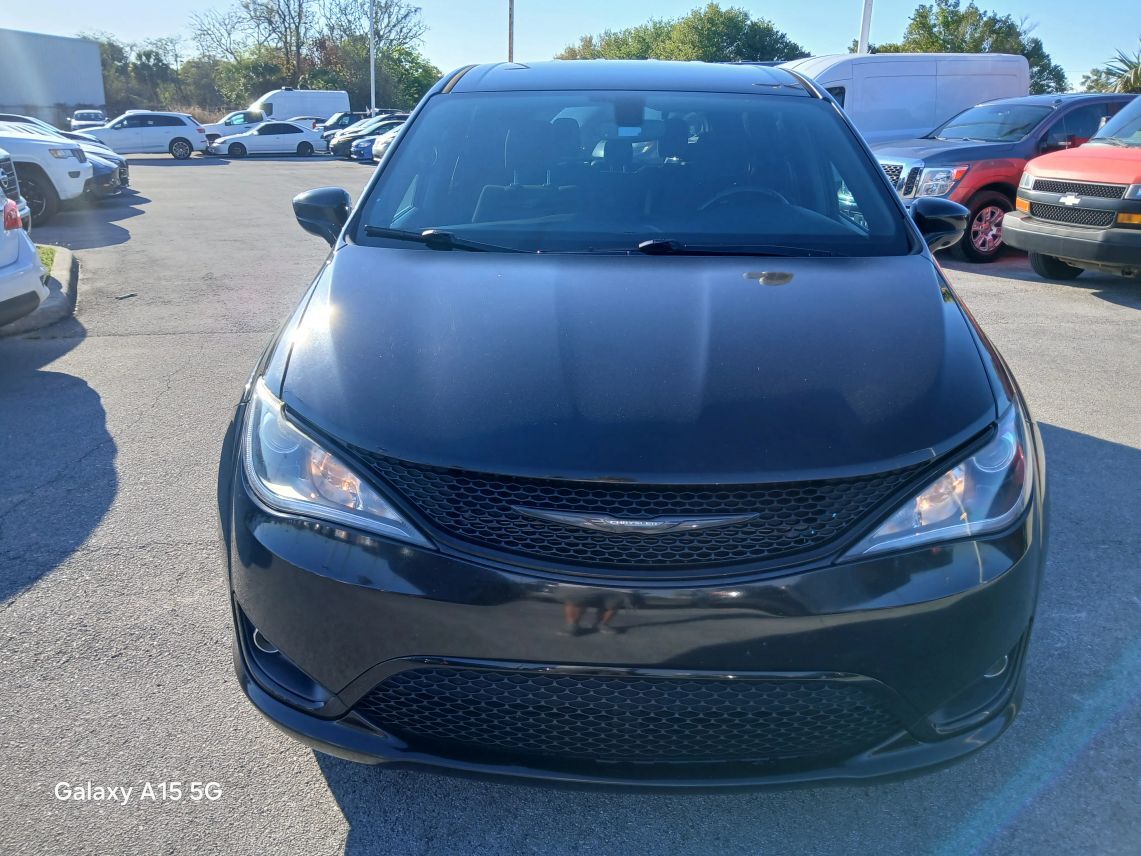 2020 Chrysler Pacifica Touring Minivan 4D