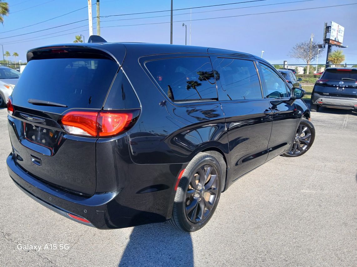 2020 Chrysler Pacifica Touring Minivan 4D Maitland FL