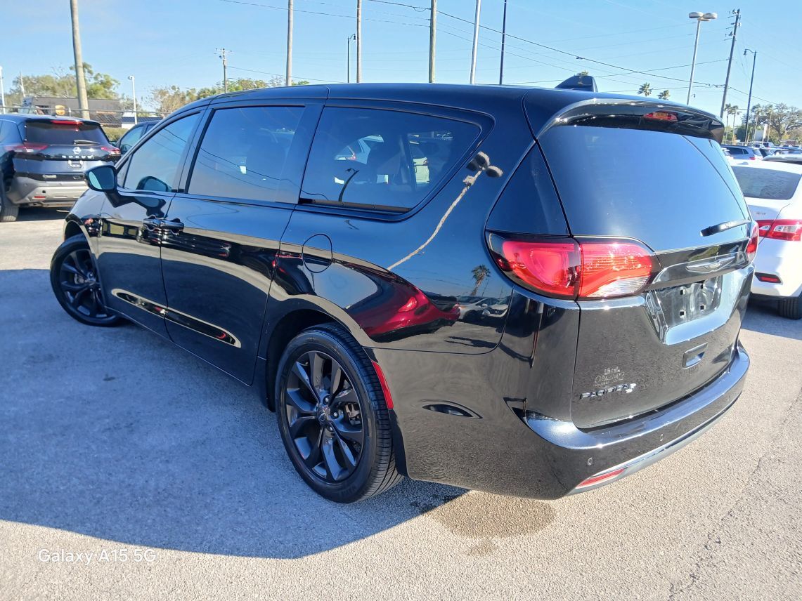 2020 Chrysler Pacifica Touring Minivan 4D Maitland FL