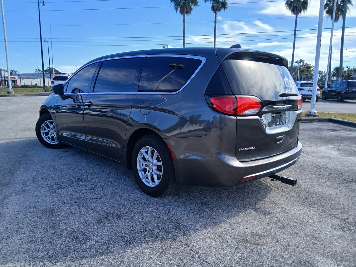 2020 Chrysler Pacifica Touring Minivan 4D