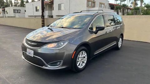 2020 Chrysler Pacifica Touring Minivan 4D