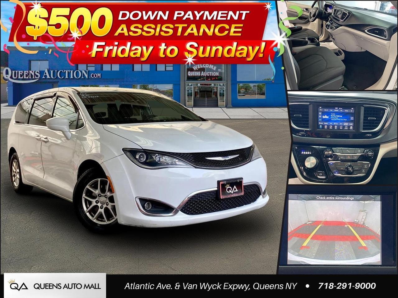 2020 Chrysler Pacifica Touring's photo