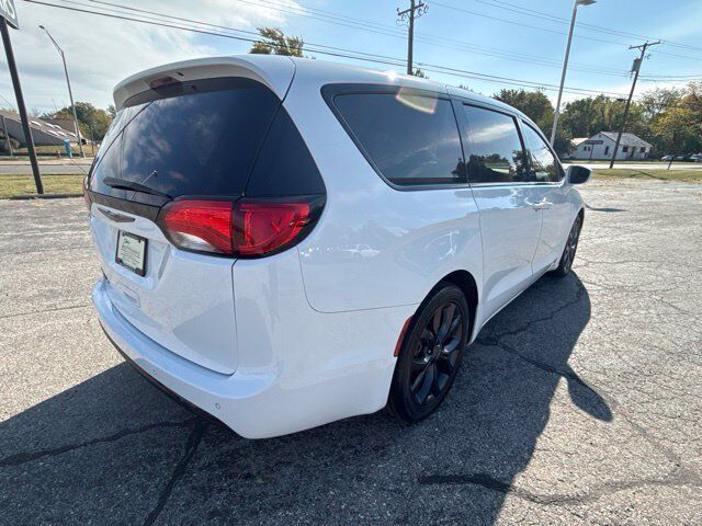 2020 Chrysler Pacifica Touring Carbondale IL