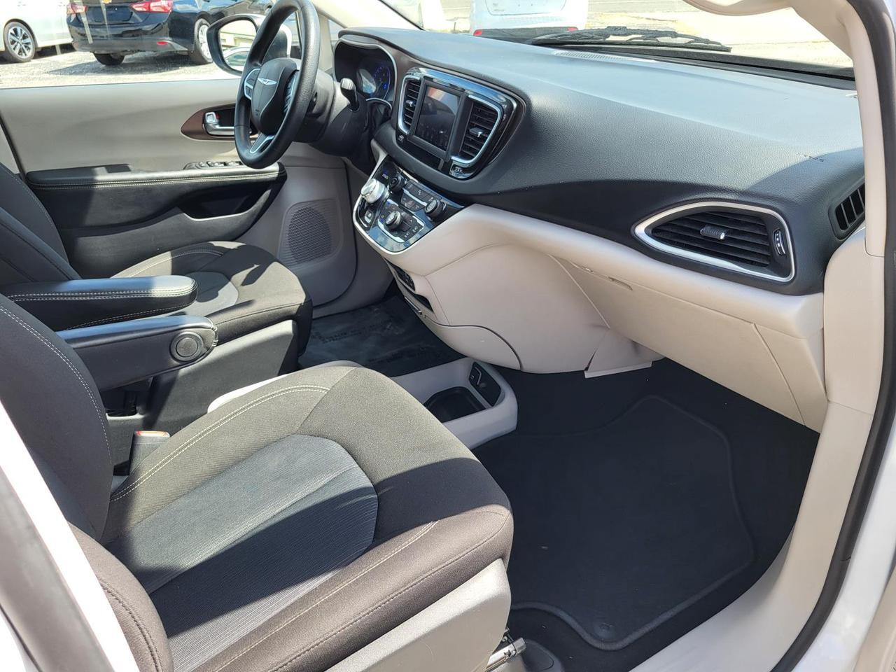 2020 Chrysler Voyager L FWD Beeville TX