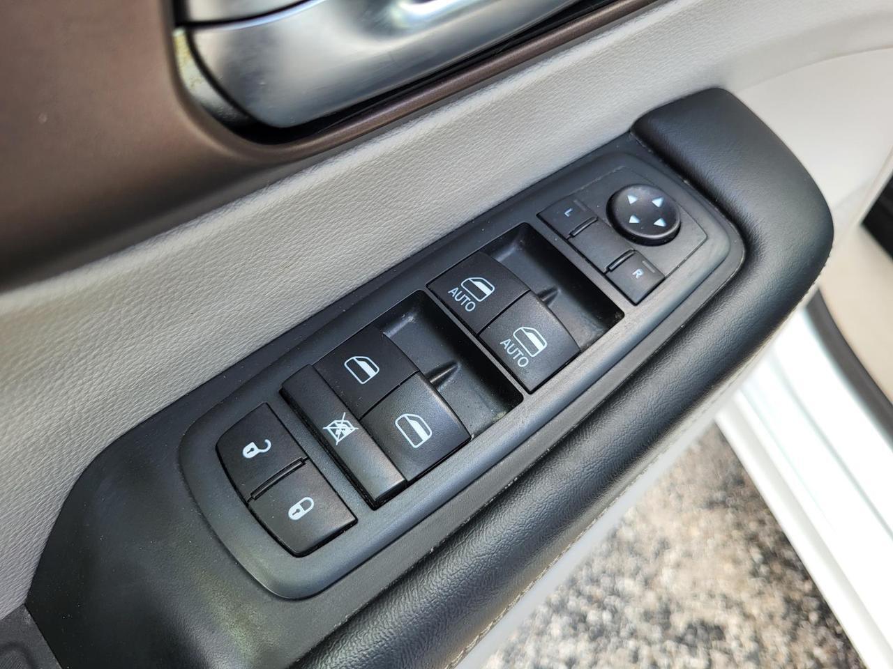 2020 Chrysler Voyager L FWD Beeville TX