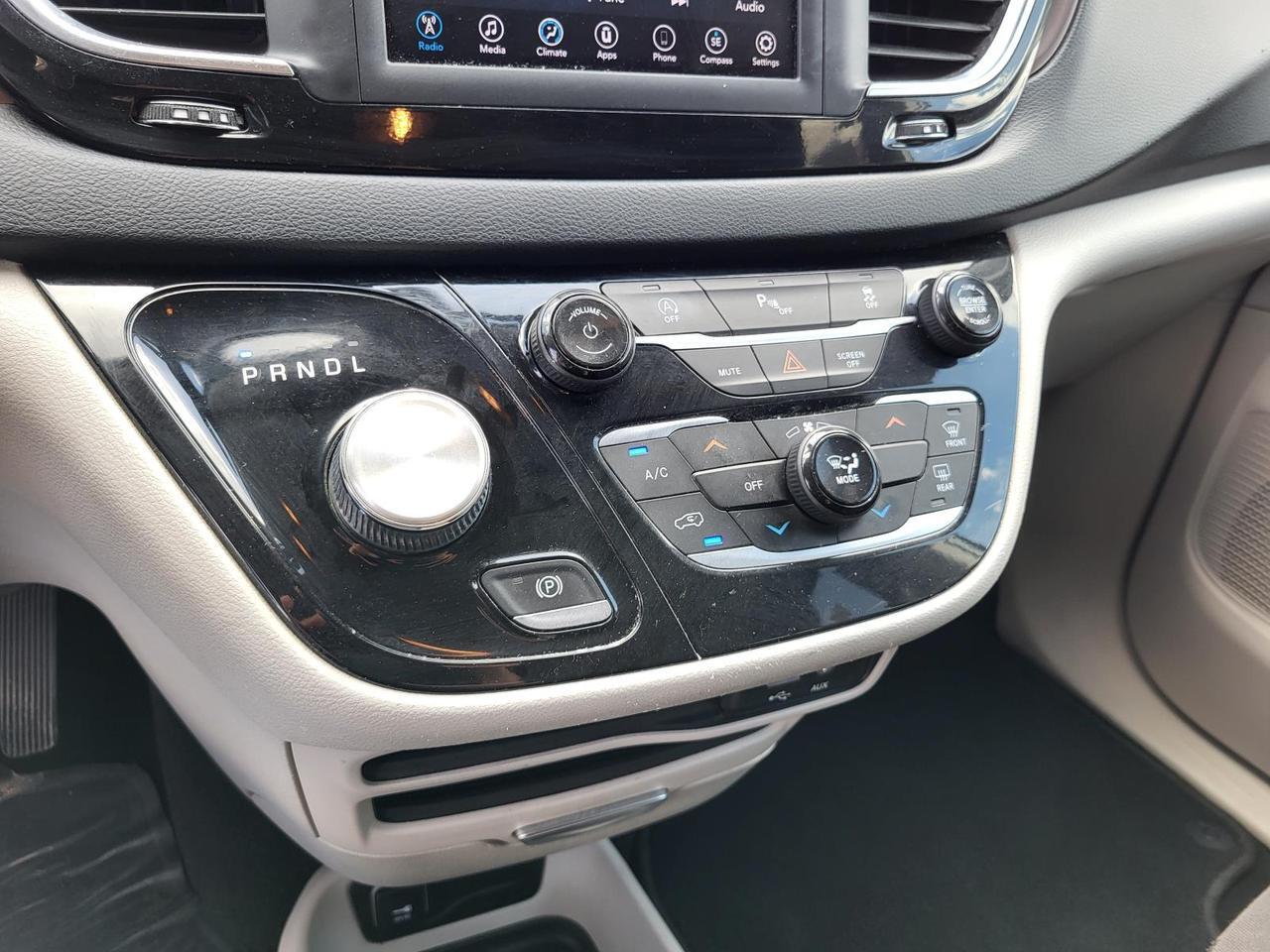 2020 Chrysler Voyager L FWD Beeville TX