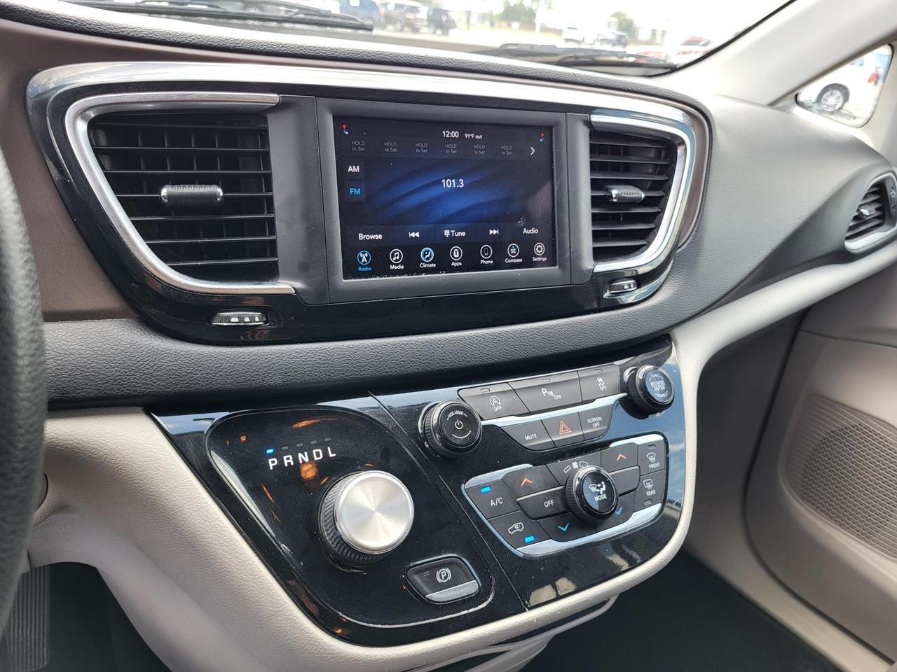 2020 Chrysler Voyager L FWD Beeville TX