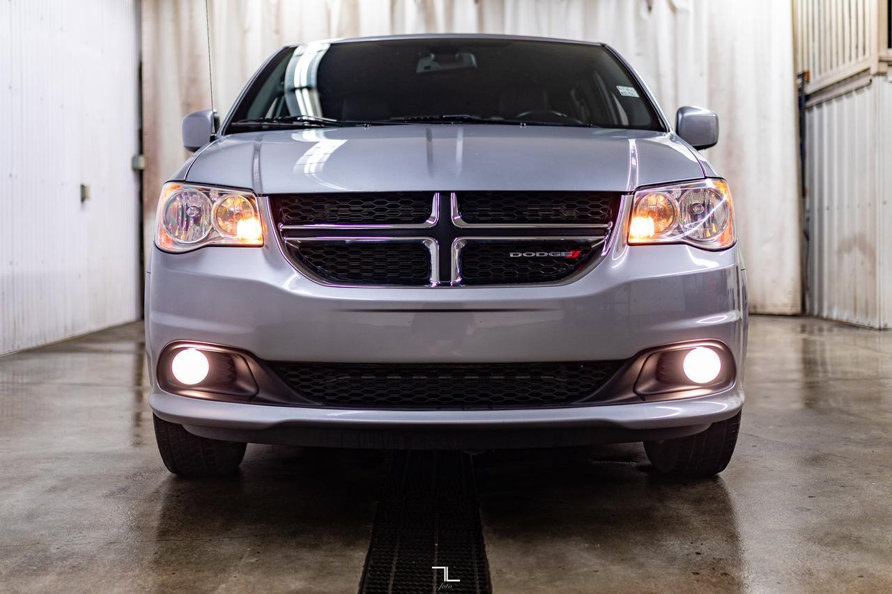 2020 Dodge Grand Caravan Premium Plus Savaria Wheelchair Conversion Leatherette BCam Red Deer AB