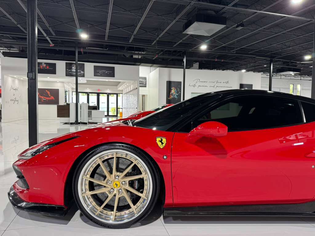 2020 Ferrari F8 Tributo Rosso Corsa paint, suspension lifter, front camera, racing seats, carbon galore AND MUCH MORE!!! Fort Lauderdale FL