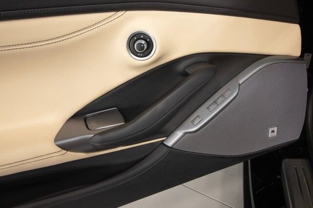 2020 Ferrari Portofino *ONLY 6300 MILES* *OVER $52,000 IN OPTIONS* *BLACK ON CREMA* San Diego CA