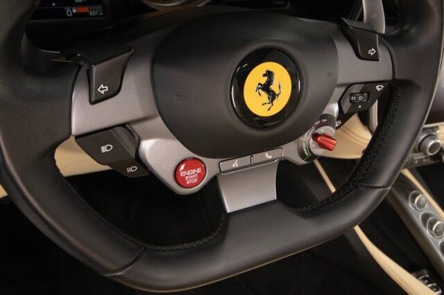 2020 Ferrari Portofino *ONLY 6300 MILES* *OVER $52,000 IN OPTIONS* *BLACK ON CREMA* San Diego CA