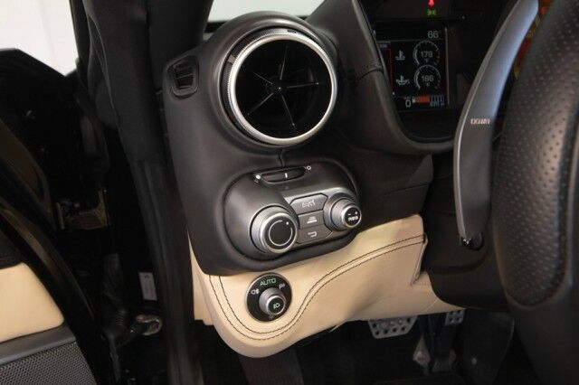 2020 Ferrari Portofino *ONLY 6300 MILES* *OVER $52,000 IN OPTIONS* *BLACK ON CREMA* San Diego CA