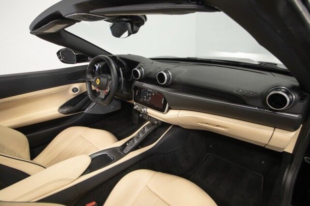 2020 Ferrari Portofino *ONLY 6300 MILES* *OVER $52,000 IN OPTIONS* *BLACK ON CREMA* San Diego CA