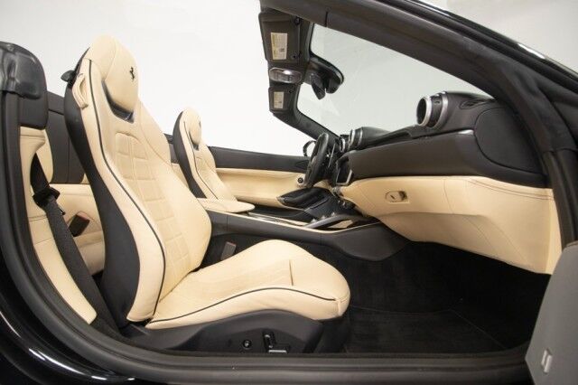 2020 Ferrari Portofino *ONLY 6300 MILES* *OVER $52,000 IN OPTIONS* *BLACK ON CREMA* San Diego CA