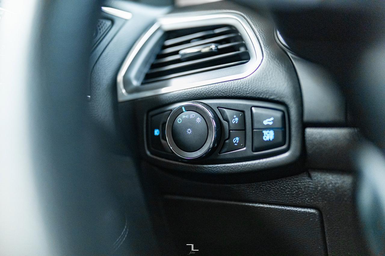 2020 Ford Edge AWD Titanium Leather Roof Nav BCam Red Deer AB