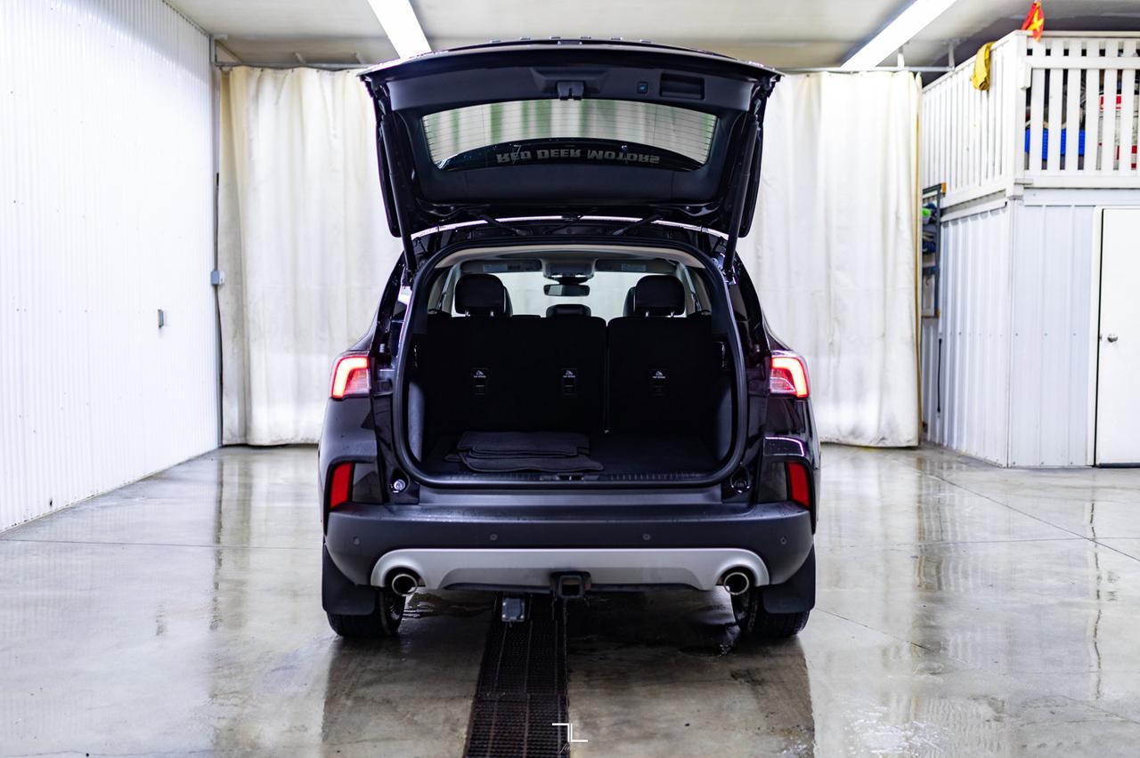 2020 Ford Escape AWD Titanium Leather Roof Nav BCam Red Deer AB