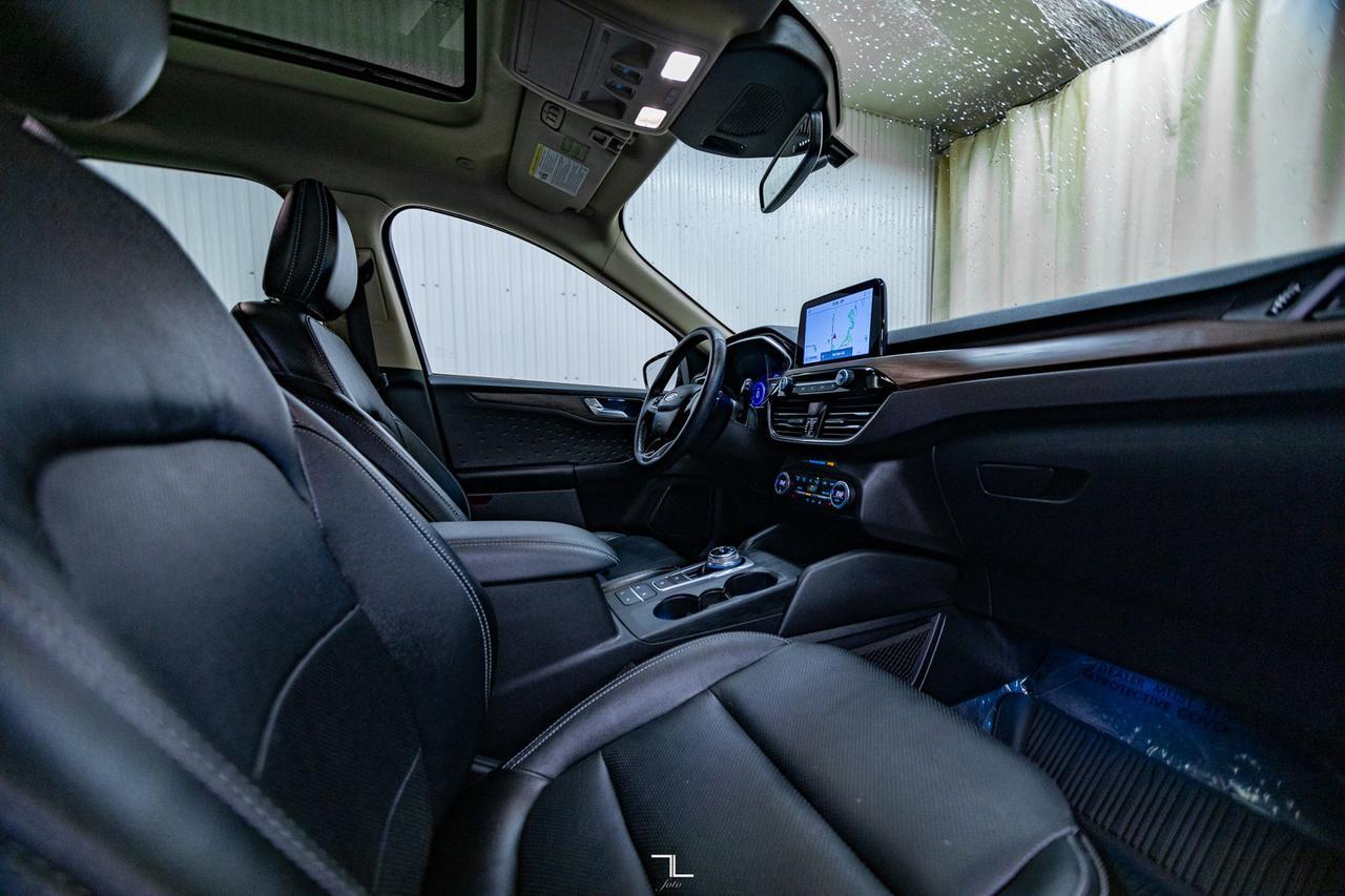 2020 Ford Escape AWD Titanium Leather Roof Nav BCam Red Deer AB