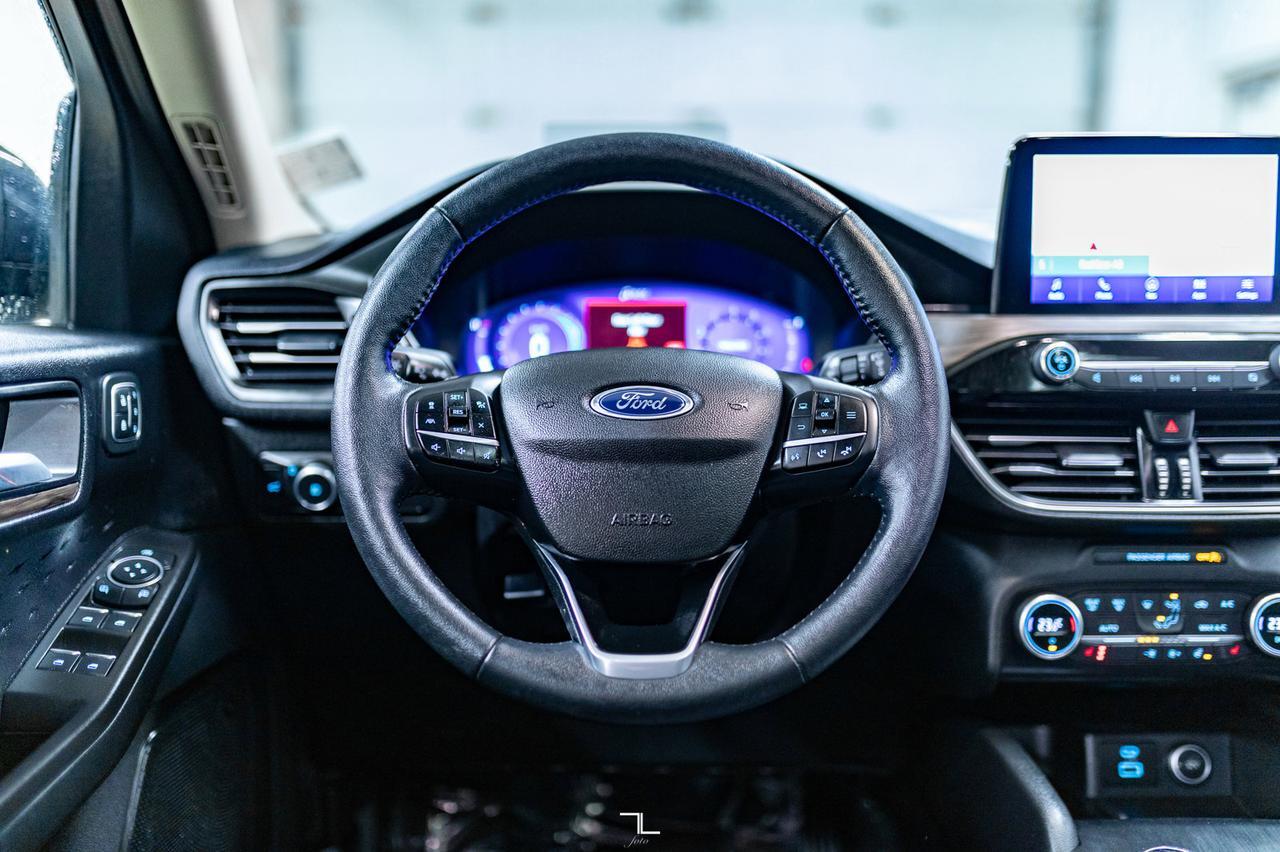 2020 Ford Escape AWD Titanium Leather Roof Nav BCam Red Deer AB